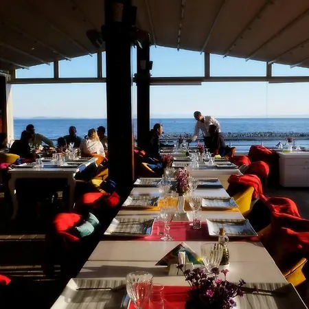 Alp Restaurant 酒店 *